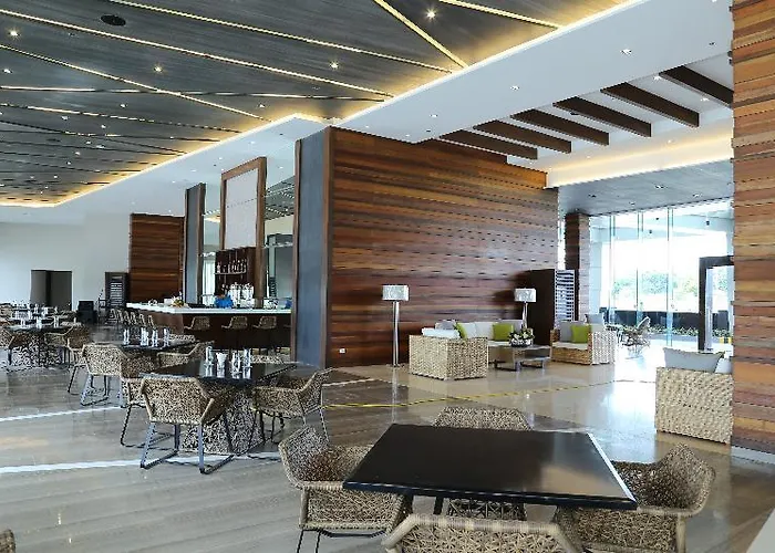 Resort Arterra And 4*